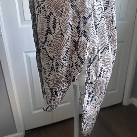 Express Snakeskin Print Button-Down Tunic Shirt - XS - NWT - Picture 4 of 8